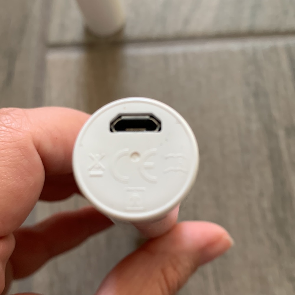 Nuface Line Smoothing Device - Picture 3 of 4